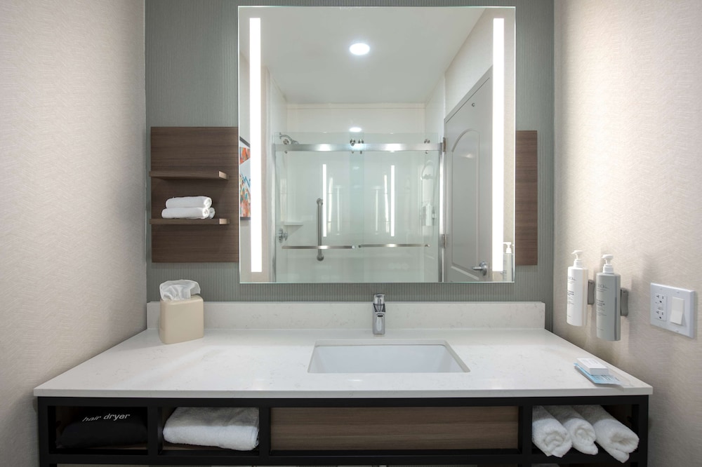 Hilton Garden Inn Newport News - photo 14