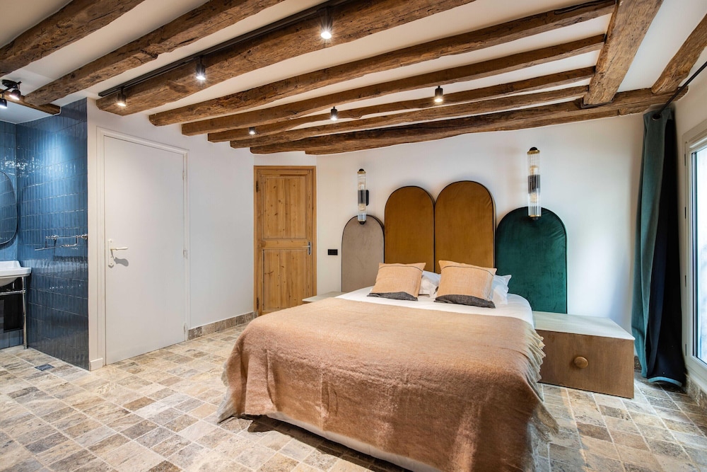 Elegance & Charm in Duplex 3br 8p Heart 'marais' — 4-Star Luxury Hotel in Paris, France