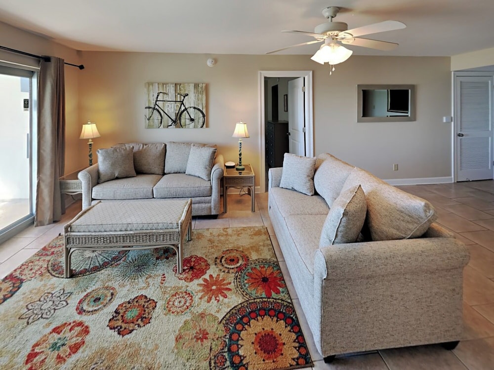 Regency Towers by Southern Vacation Rentals — hotel in Pensacola