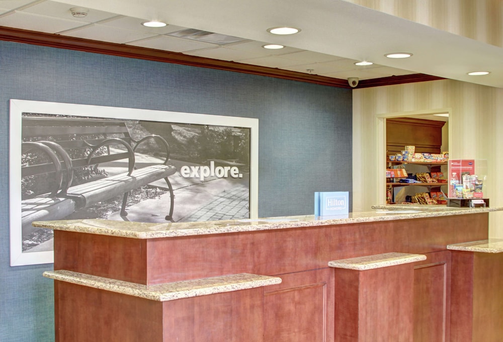 Hampton Inn & Suites Alexandria - photo 2