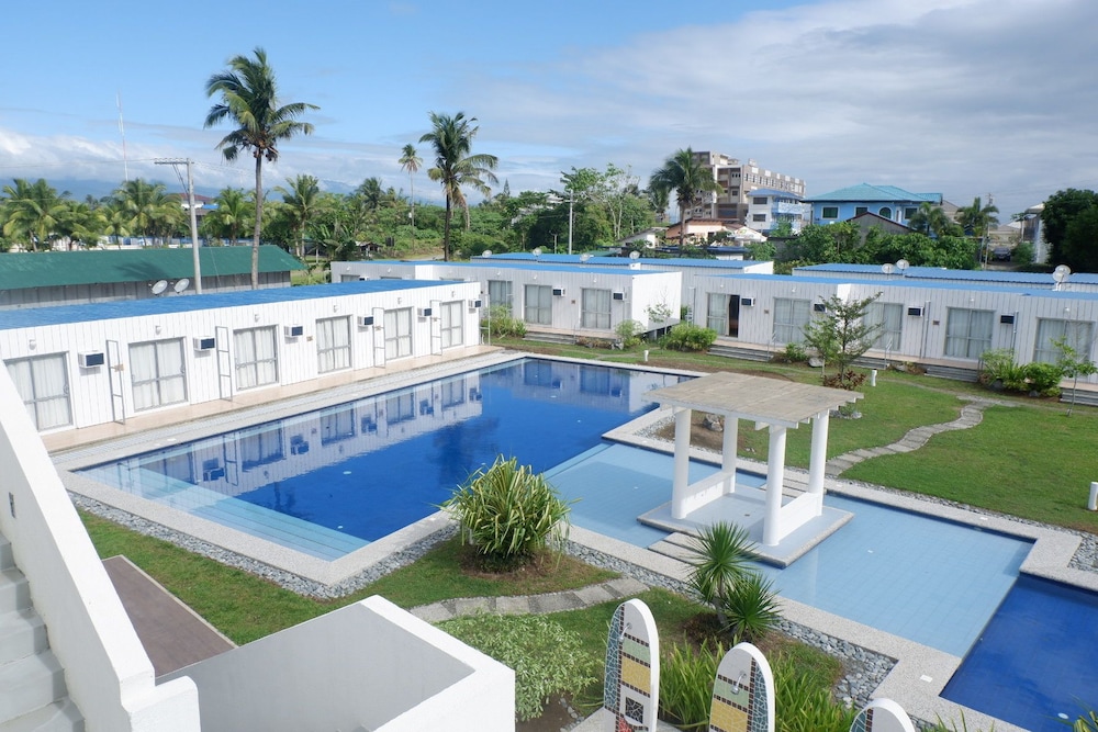 Cube Baler - carbon neutral hotel in Baler