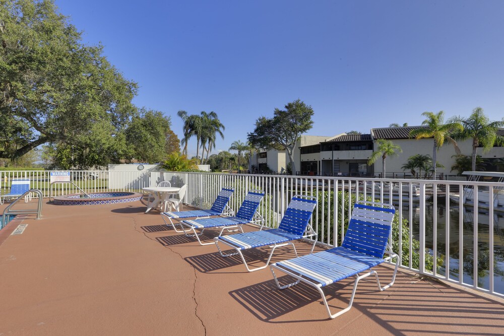 Vista Inn Lake Tarpon - photo 54