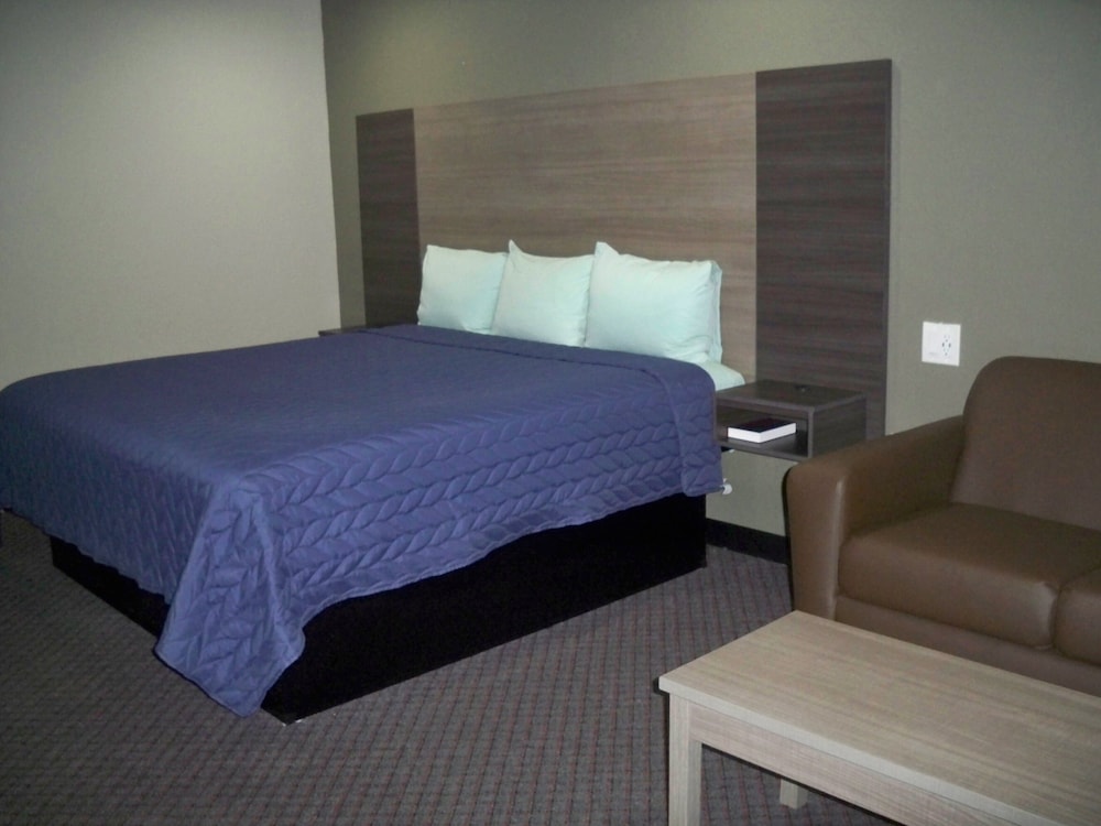 Scottish Inn & Suites - photo 21
