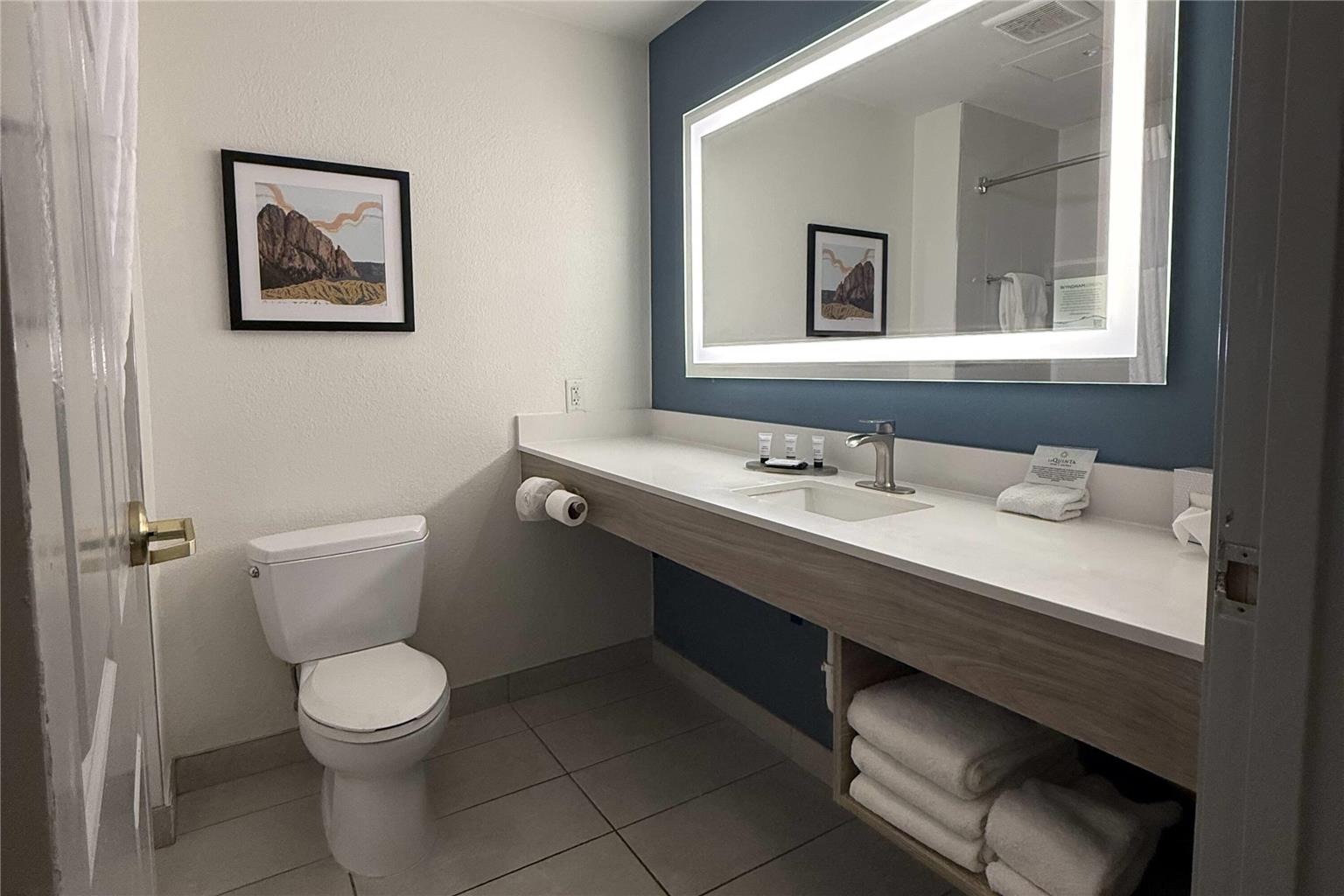 La Quinta Inn & Suites by Wyndham Albuquerque Midtown - photo 41