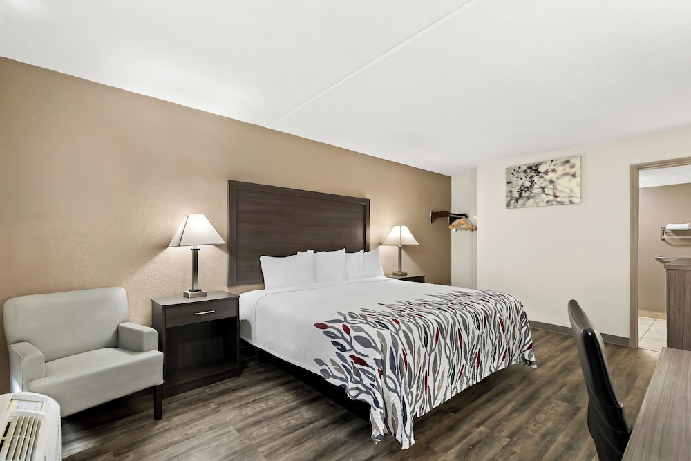 Red Roof Inn & Suites Duncan - photo 17