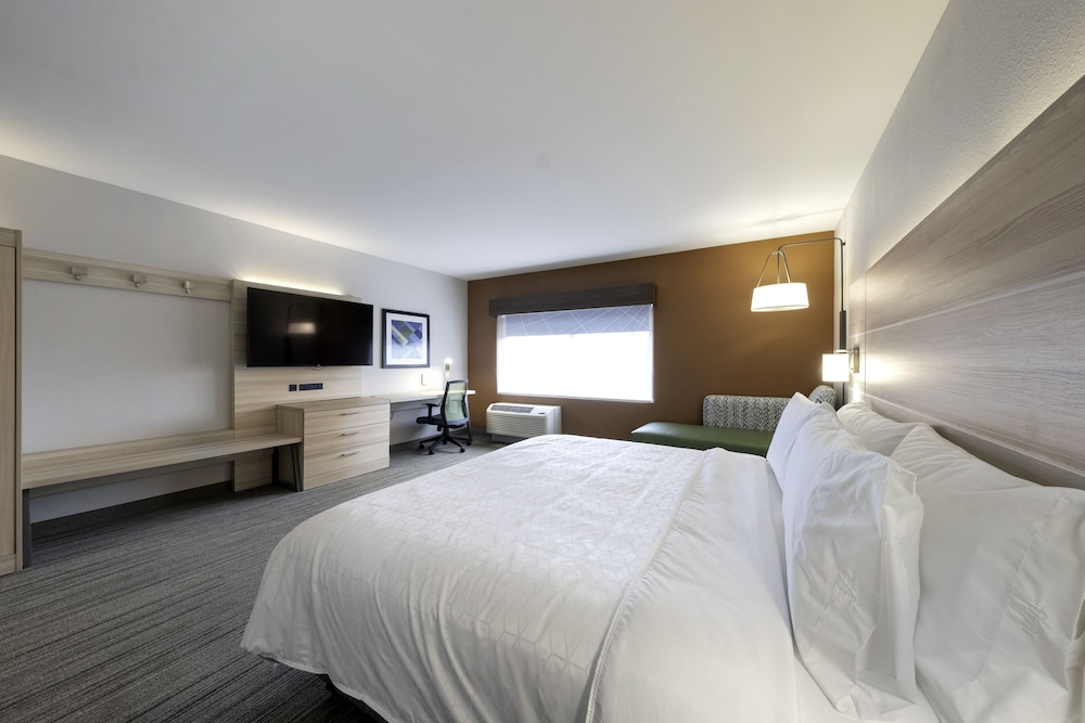 Holiday Inn Express & Suites Staunton by IHG - photo 12