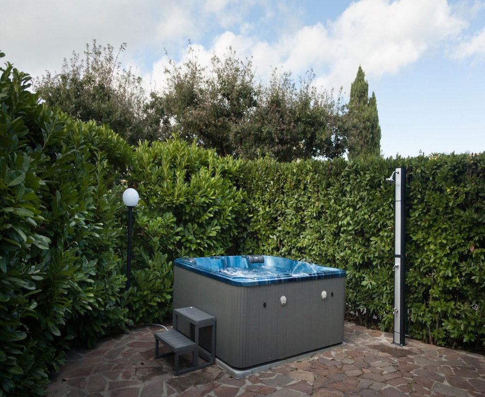 Resort Ravenna Villa Dama — 4-Star Luxury Hotel in Massa Lubrense, Italy