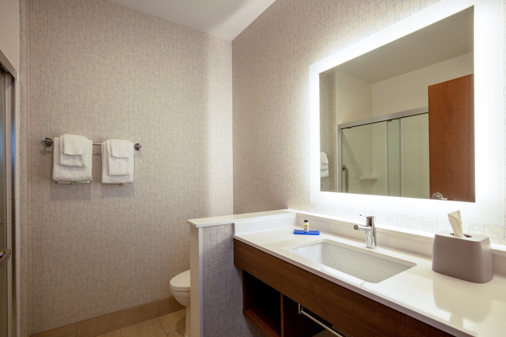 Holiday Inn Express & Suites Beloit by IHG - photo 51