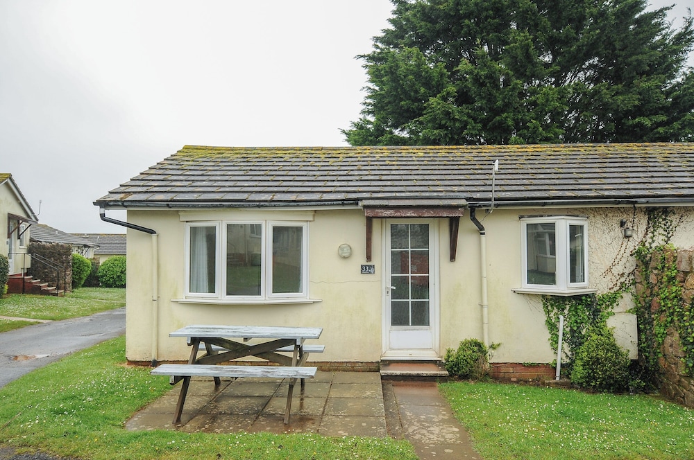 Chalet 33 at Landscove Holiday Park — 4-Star Luxury Hotel in Brixham, United Kingdom