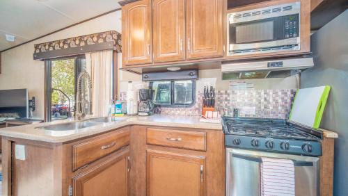 Outdoor Glamping Large RV Setup OK63 - last minute hotel in Moab