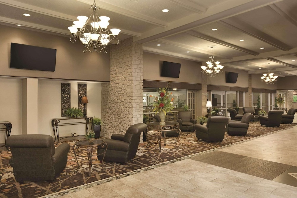 Radisson Hotel Louisville North - photo 5