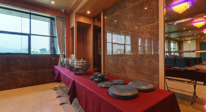 Hotel Flysky Rooms & Banquets