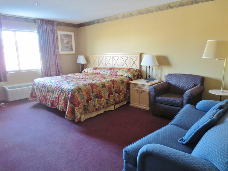 Days Inn & Suites by Wyndham Caseyville - photo 9