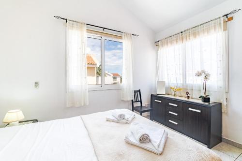 Villa Sunnyside Mandali by Ezoria Villas