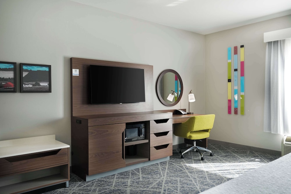 Hampton Inn & Suites Tulsa Central - photo 16