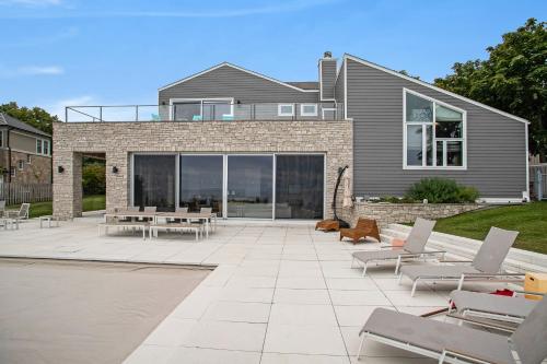 Leisure On The Lake — 4-Star Luxury Hotel in New Buffalo, United States
