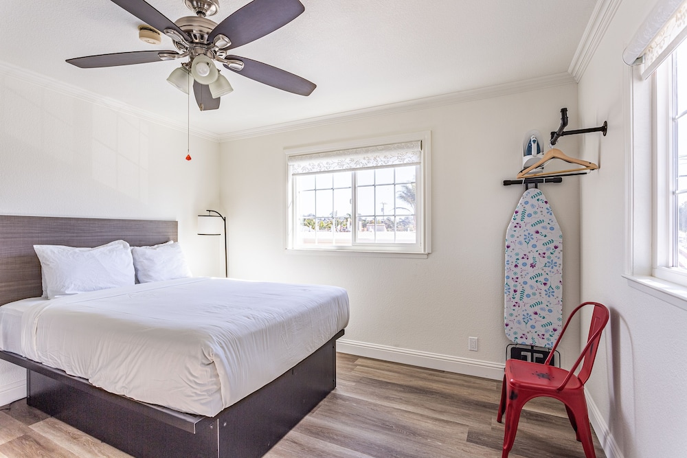 Coastal Breeze Inn - photo 4