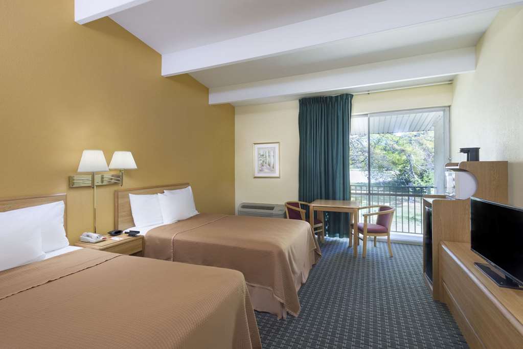 Howard Johnson by Wyndham Newburgh West Point - photo 6