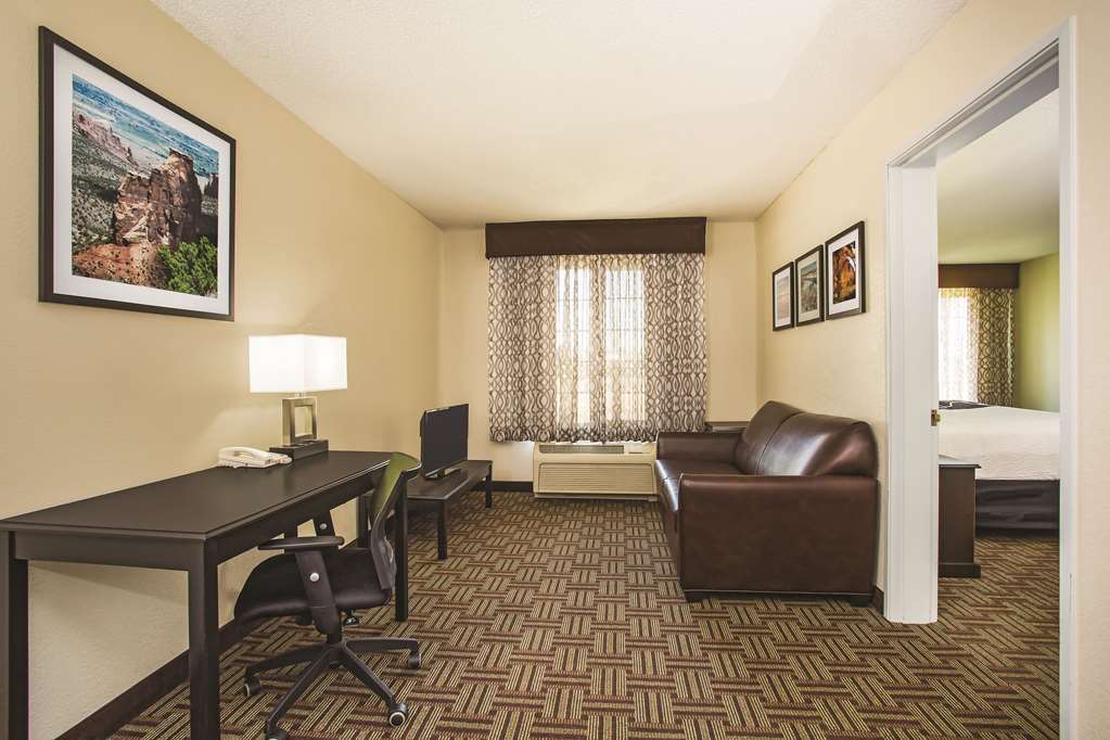 La Quinta Inn & Suites by Wyndham Fruita - photo 24
