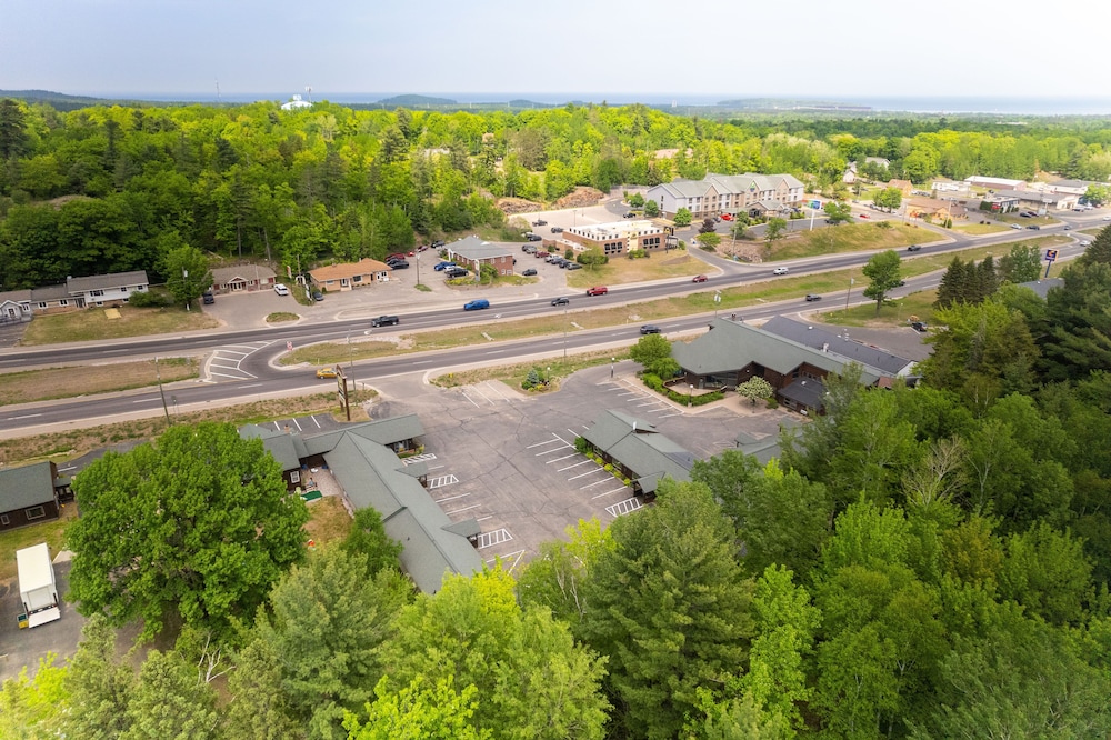 Cedar Motor Inn - photo 28