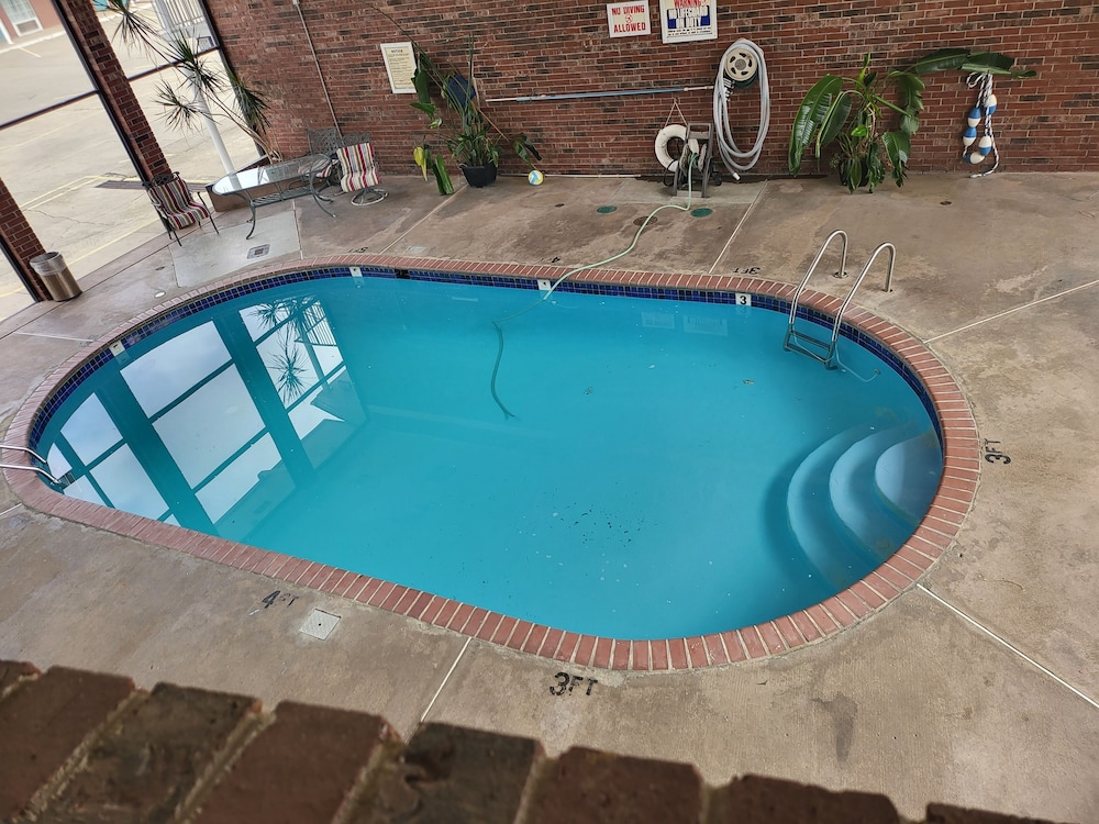 Blue Ribbon Inn and Suites - photo 17