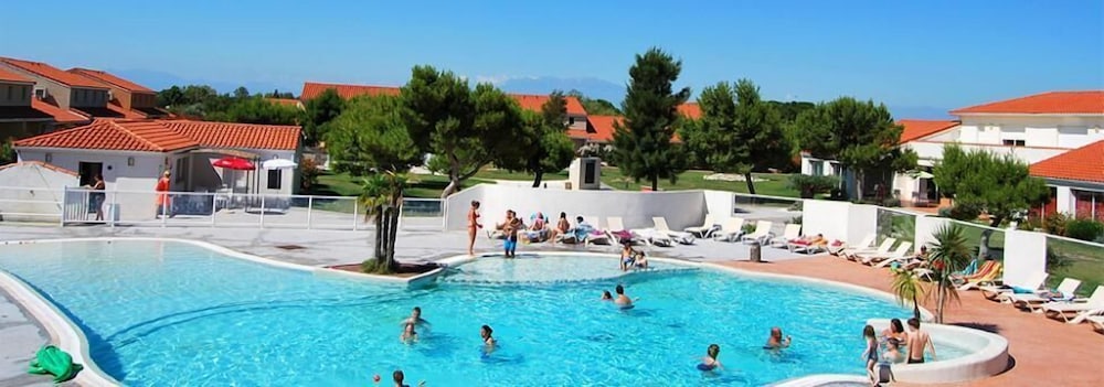 Lagrange Vacances Le Mas de Torreilles — 4-Star Luxury Hotel in Torreilles, France