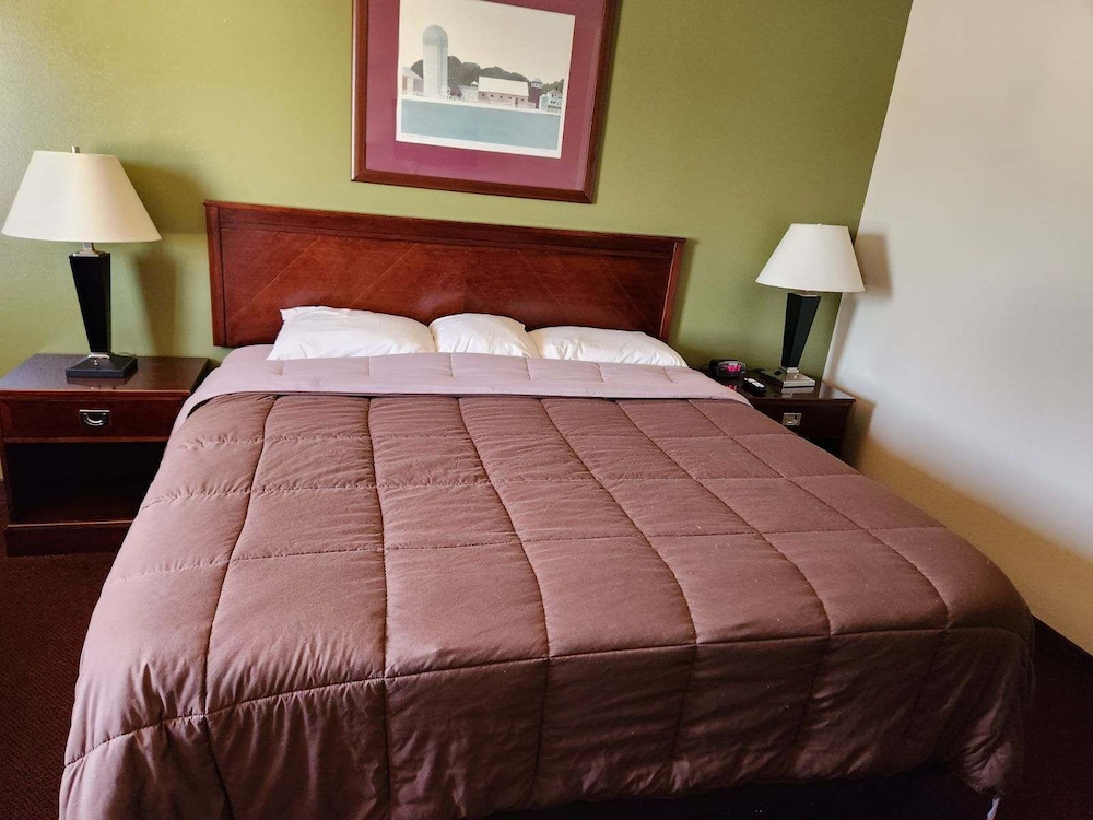 Heartland Hotel and Suites - photo 7