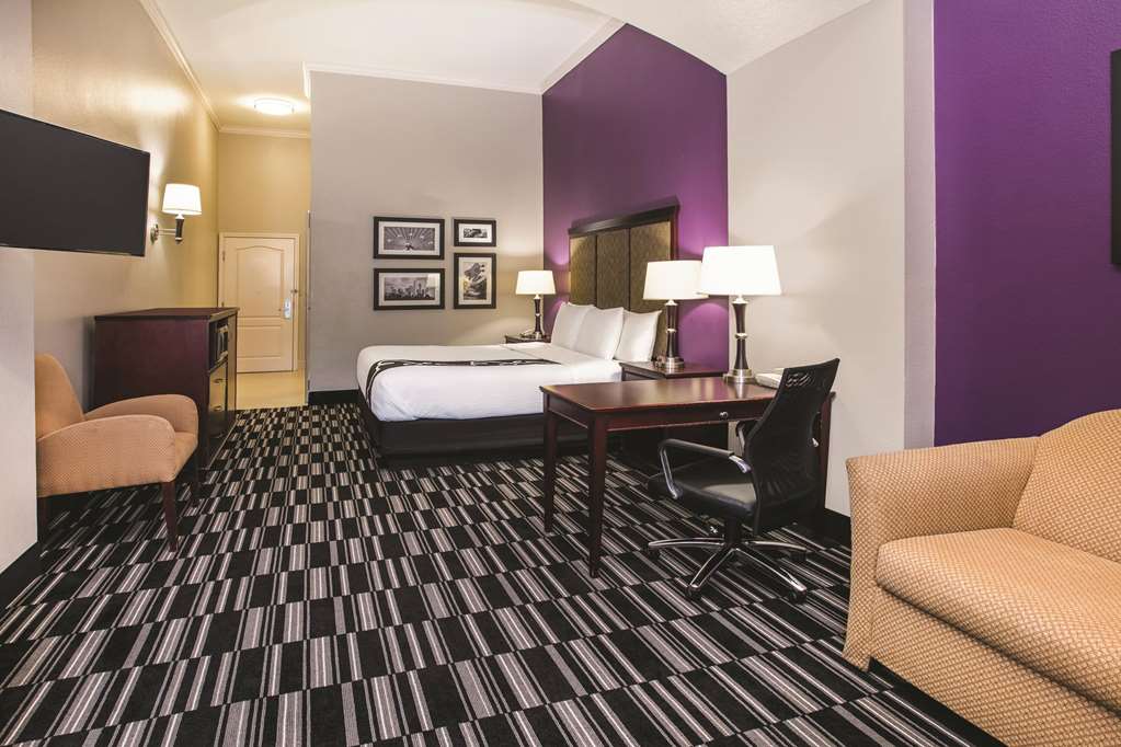 Baymont by Wyndham Dallas South DeSoto - photo 12