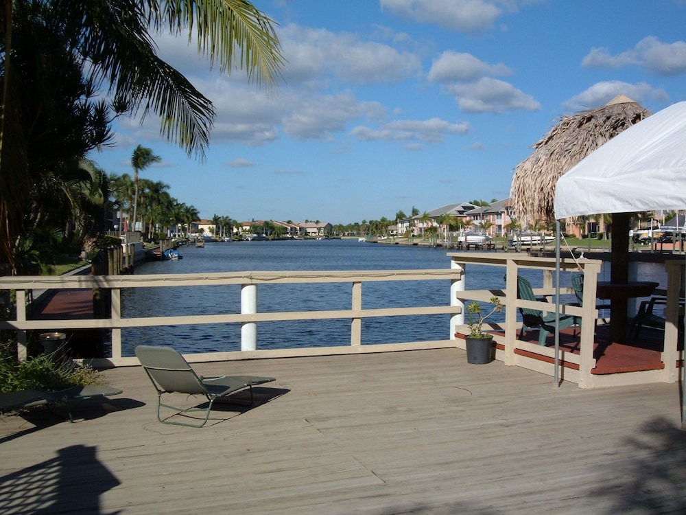 Hideaway Waterfront Resort & Hotel - photo 47