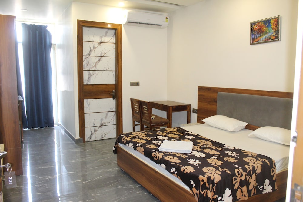 Radha krishna spiritual stay in Vrindavan, India