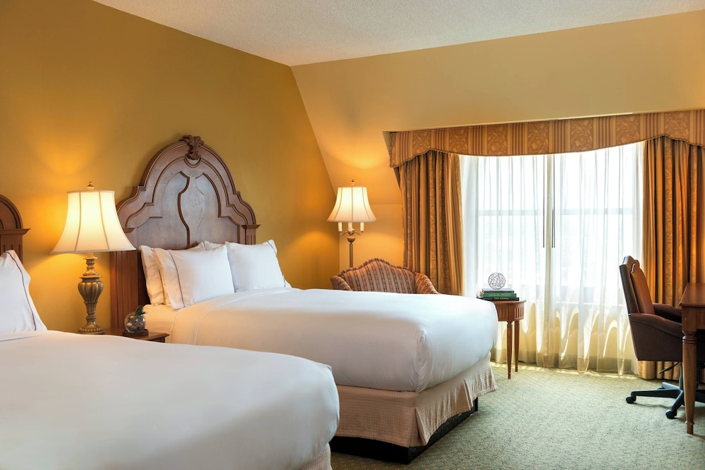 Renaissance Tulsa Hotel & Convention Center - photo 11
