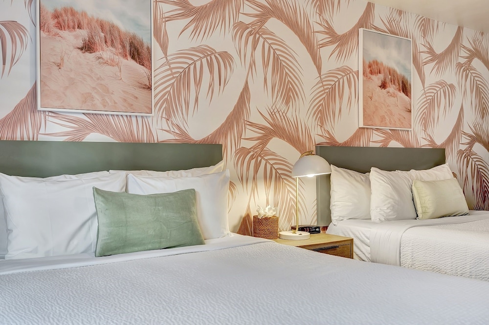 Santa Monica Hotel - photo 22
