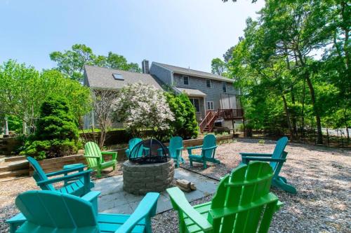 Home w outdoor spaces near Long Pond — 4-Star Luxury Hotel in Harwich, United States