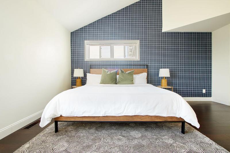 One Baltimore Place by Sonder - photo 19