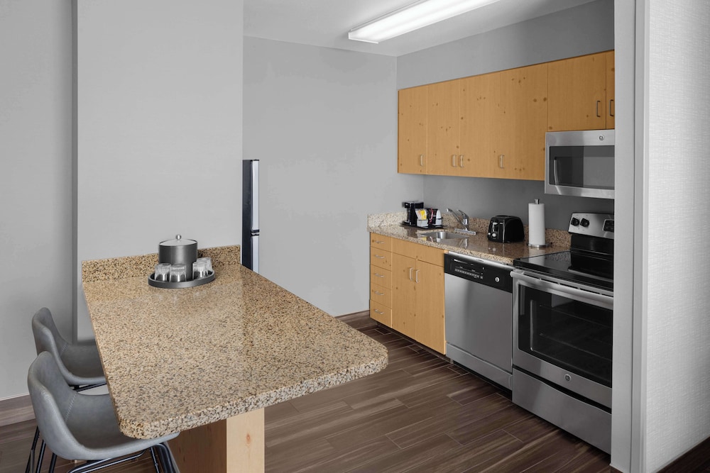 Hampton Inn & Suites Orem - photo 17