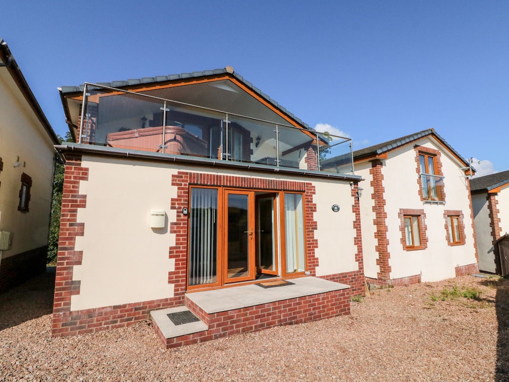 Hazelwood Lodge — 4-Star Luxury Hotel in Bideford, United Kingdom