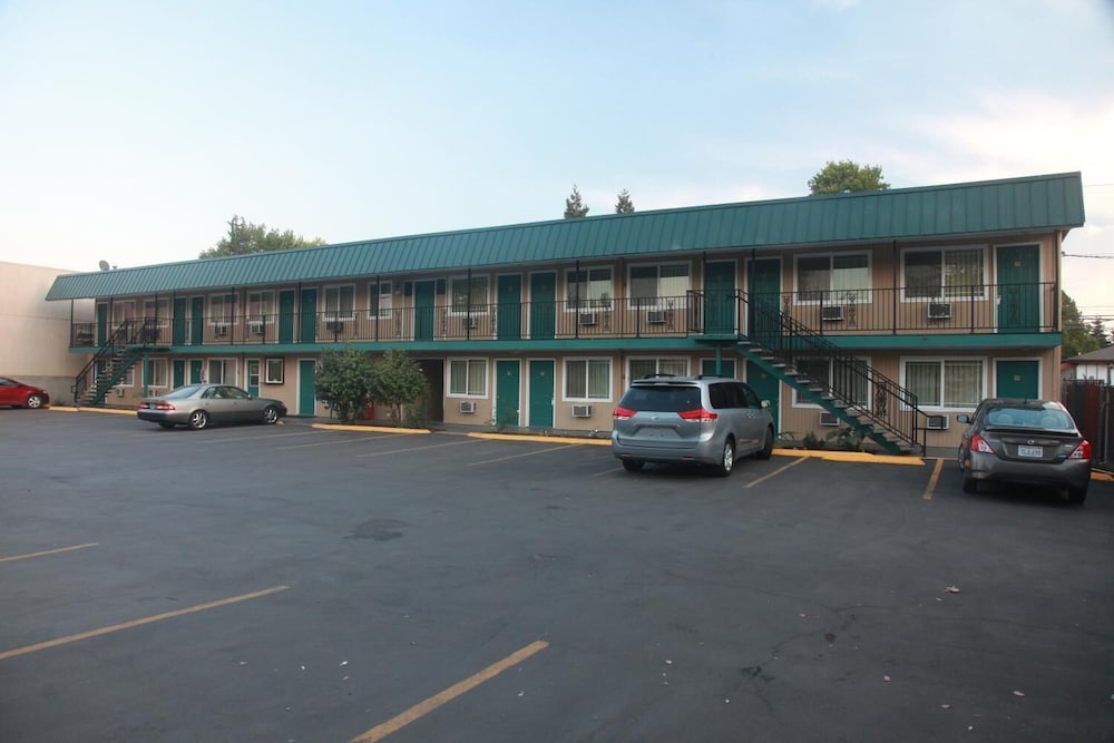 Executive Motel — Eugene