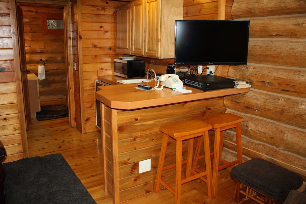 Hearthstone Elegant Lodge by the River - photo 23