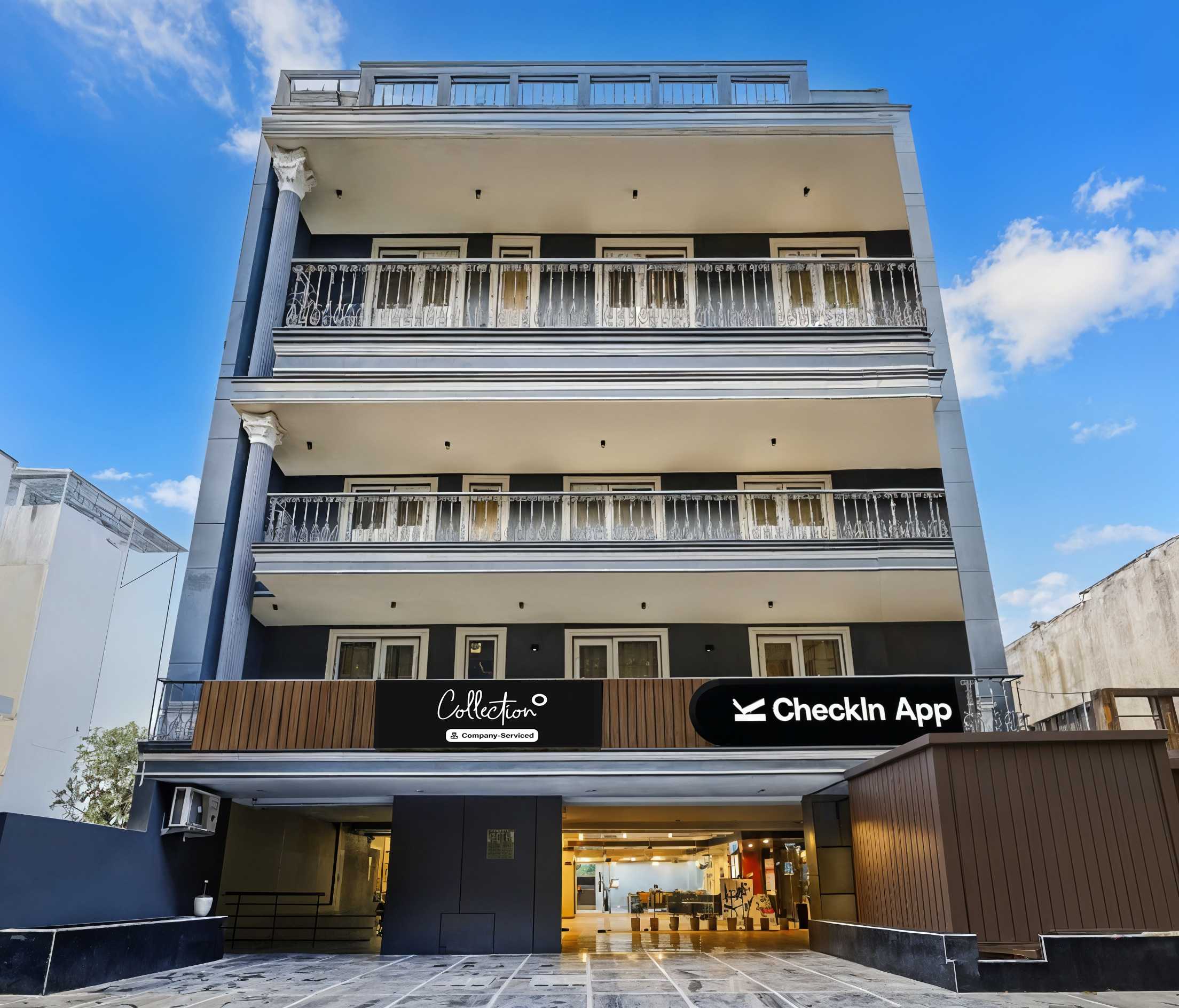 Super Townhouse Oak Udyog Vihar