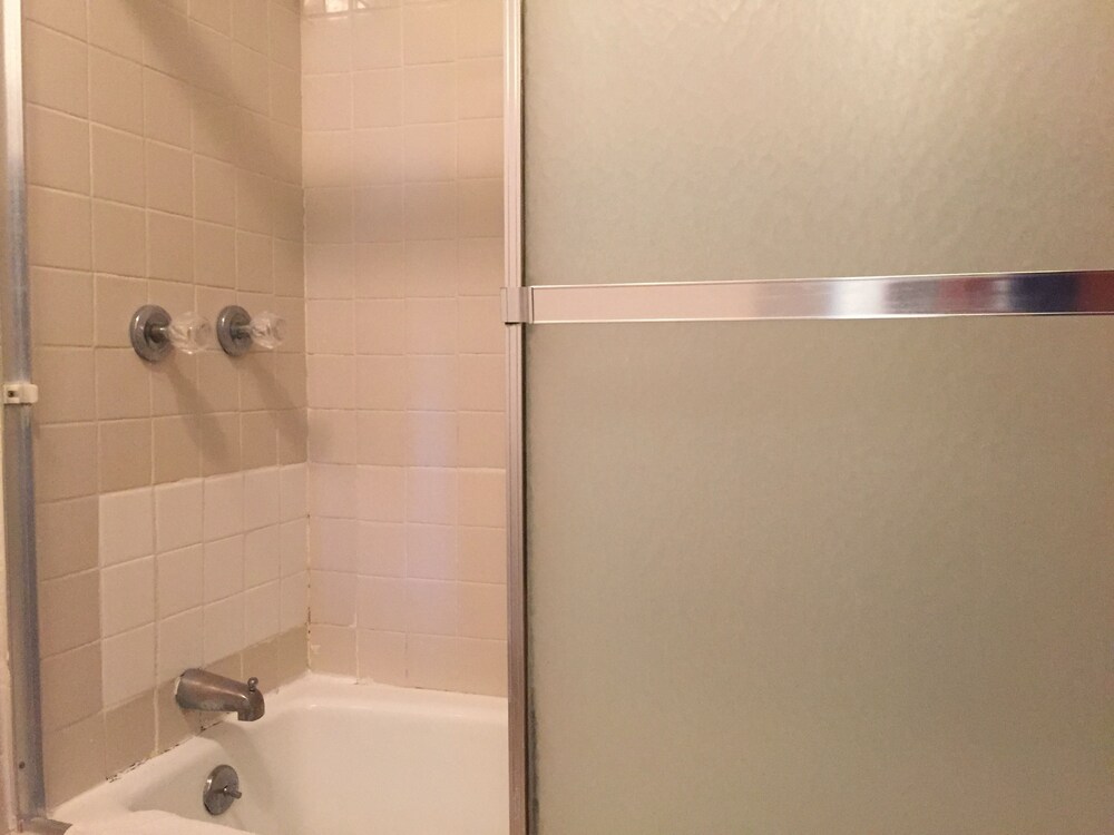 Daniels Motel - photo 17