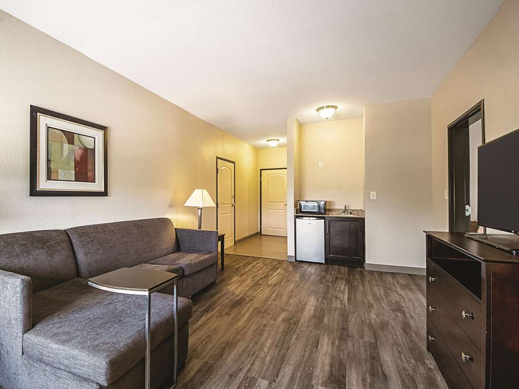 La Quinta Inn & Suites by Wyndham McKinney - photo 33