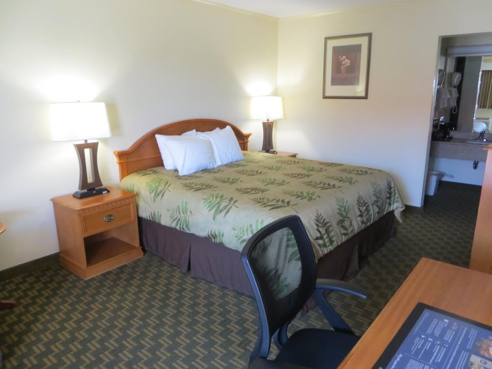 Red Coach Inn - photo 7