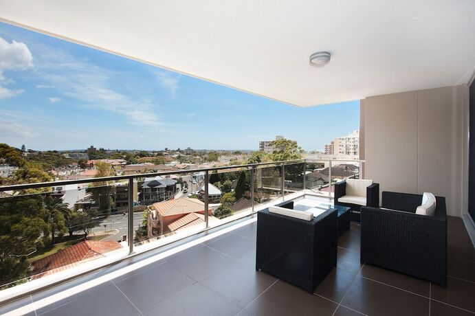 The Junction Palais Modern and Spacious 2BR Bondi Junction Apartment Close to Everything — 4-Star Luxury Hotel in Sydney, Australia