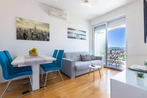 Jadran apartment with balcony and parking garage — 4-Star Luxury Hotel in Zadar, Croatia