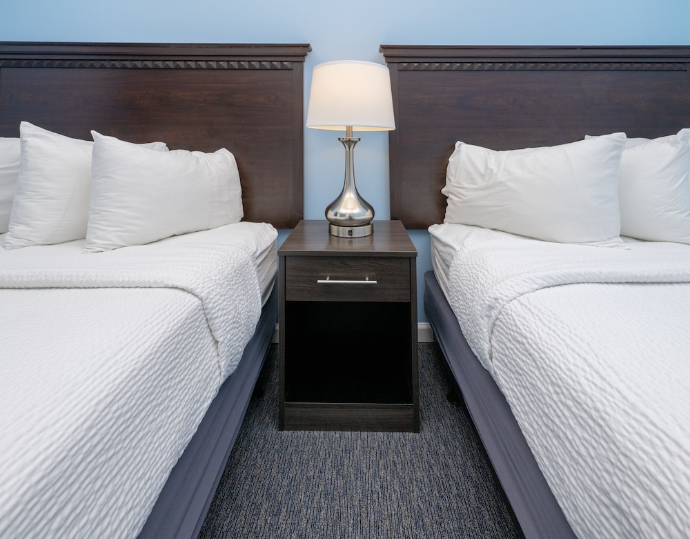 Commander Beach House Hotel - photo 24