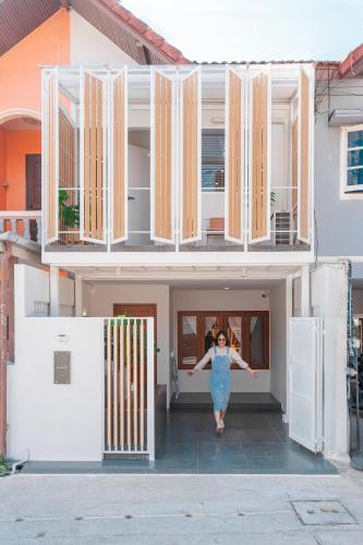 Modern Style Townhome 2BR near CNX moat — 4-Star Luxury Hotel in Chiang Mai, Thailand