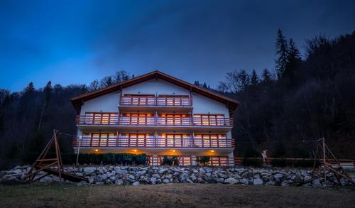 Panorama Pietrei Craiului in Zarnesti, Romania