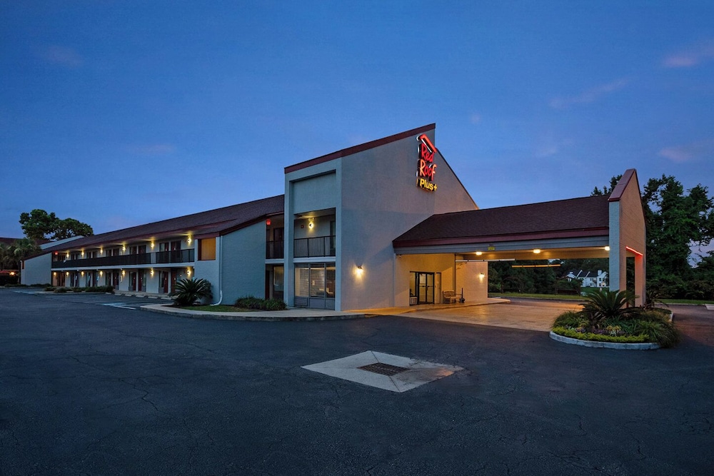 Red Roof Inn PLUS Mt Pleasant Patriots Point - photo 26