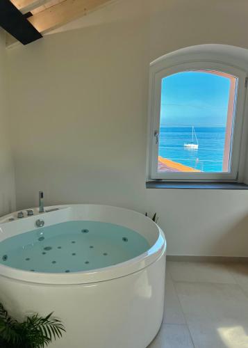 Oasi di Mare Con Parcheggio Privato E Colazione in Bordighera, Italy