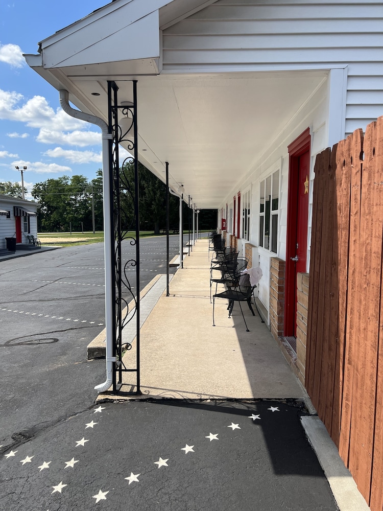 All Star Inn & Suites - photo 424